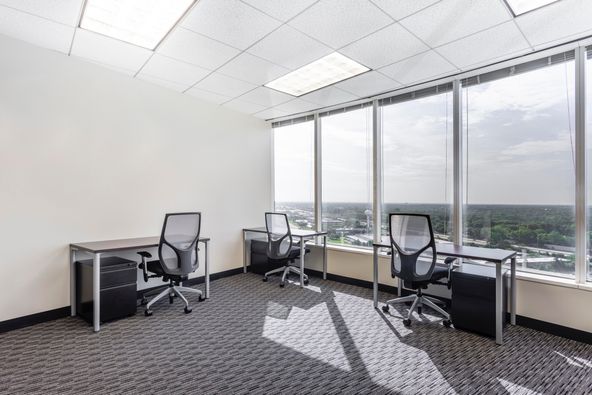 One Lincoln Centre: 18 W 140 Butterfield Road, Oak Brook, IL 60181